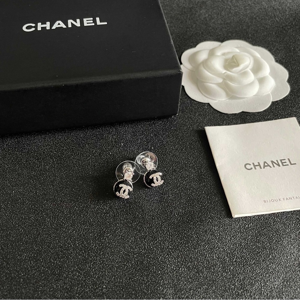 Chanel women's earrings